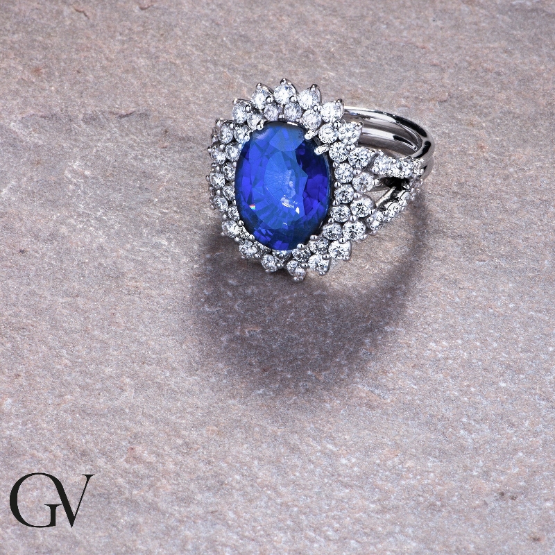 Anello a doppio contorno in oro bianco 18k con diamanti e Zaffiro Blu