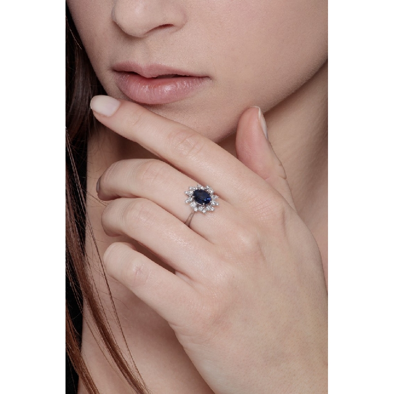 White gold 18k diamond halo ring with a central blue sapphire