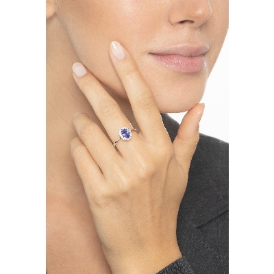 White gold 18k halo ring with diamonds and tanzanite oval cut 