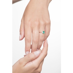 White gold 18k ring with emerald and three diamonds on each side  2