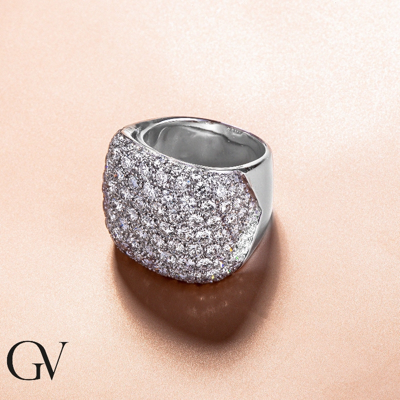 White gold 18k band ring with diamonds pavé