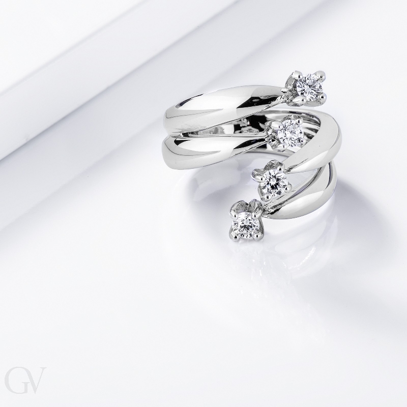 White gold 18k ring with four diamonds 