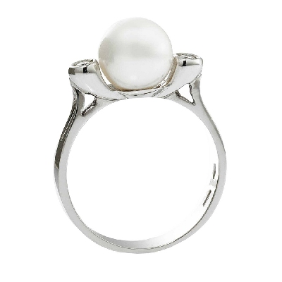 White gold 18k ring with natural cultivated pearl and a bezel diamond each side