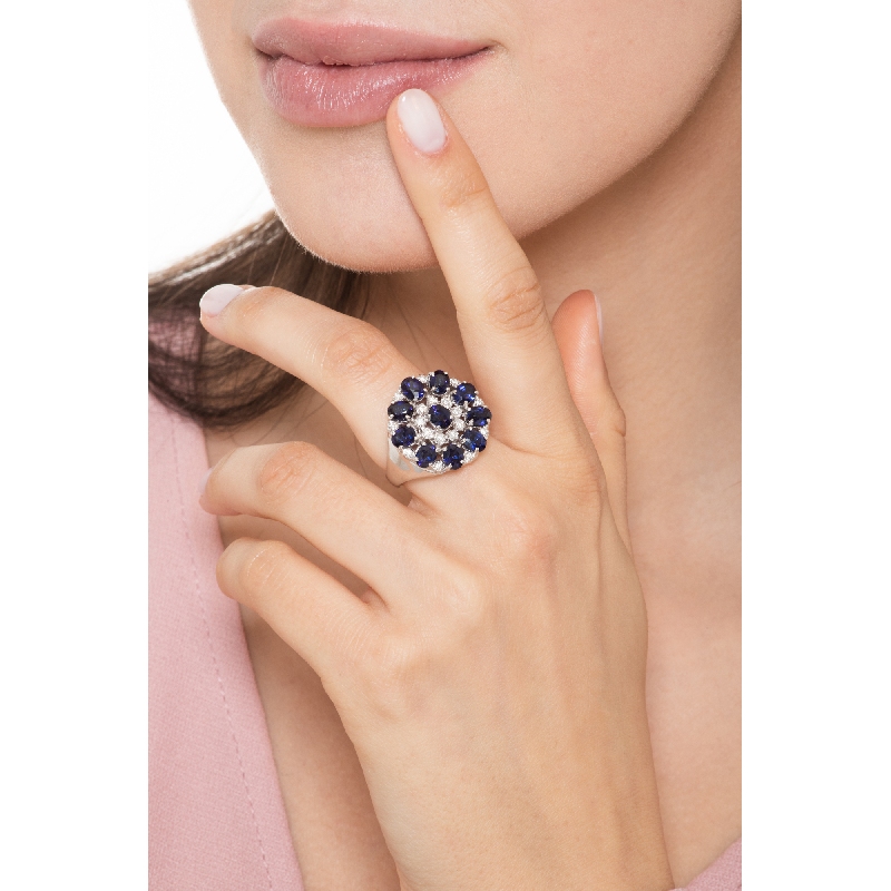 White gold 18k ring with blue sapphires and diamonds