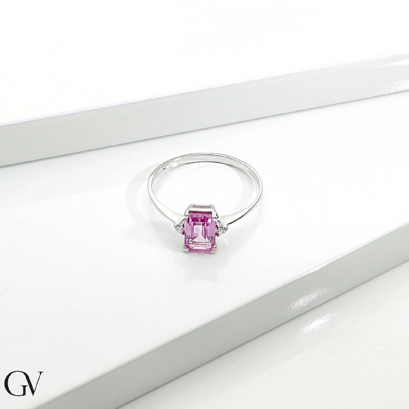 Ring in white gold 18k with pink sapphire and diamonds