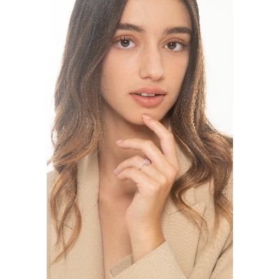 Ring in white gold 18k with pink sapphire and diamonds