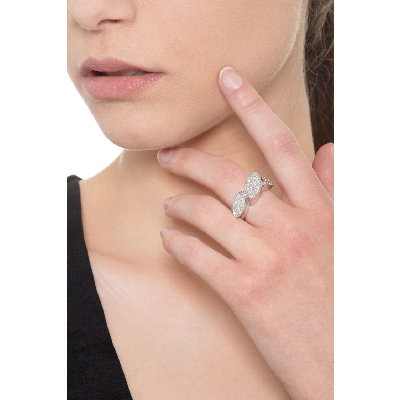 Diamond pavé ring in white gold 18k