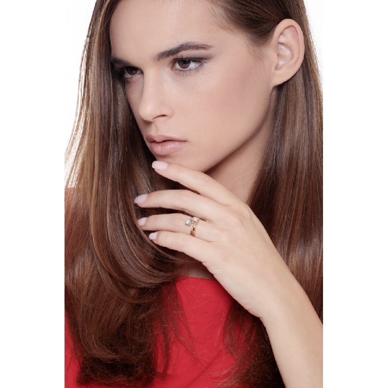 White and yellow gold 18k curved shank ring with diamonds 