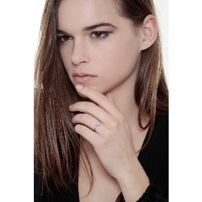 Diamonds flower ring in white gold 18k 