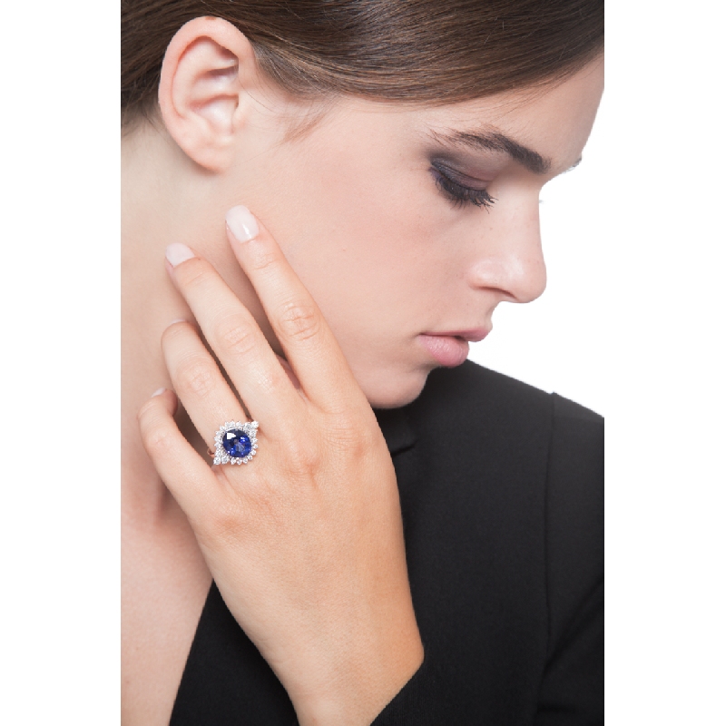 White gold 18k ring with diamonds and an oval cut blue sapphire