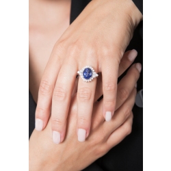 White gold 18k ring with diamonds and an oval cut blue sapphire 2