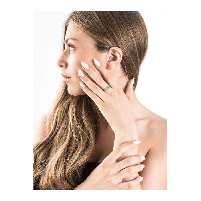 White gold 18k ring with emerald and diamonds 