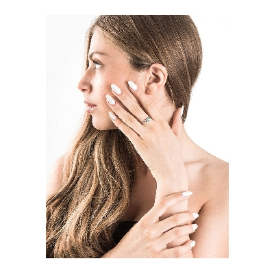 White gold 18k ring with emerald and diamonds 