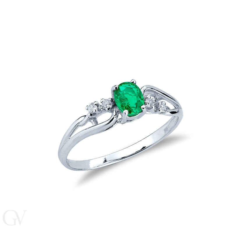 White gold 18k ring with emerald and diamonds 