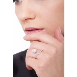 18k white gold ring with pearl and diamonds  2