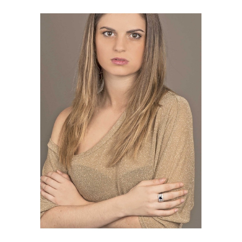 Band ring with diamonds a central blue sapphire