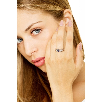 Blue sapphire and diamonds ring in white gold 18k