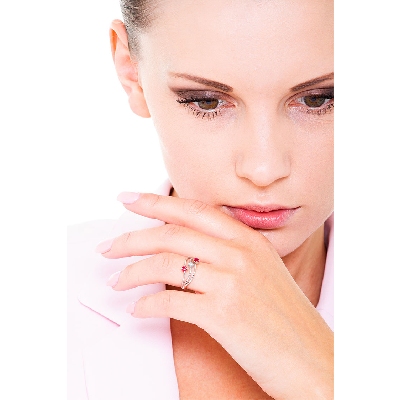 Anello in Oro bianco 18k trilogy con rubini e diamante