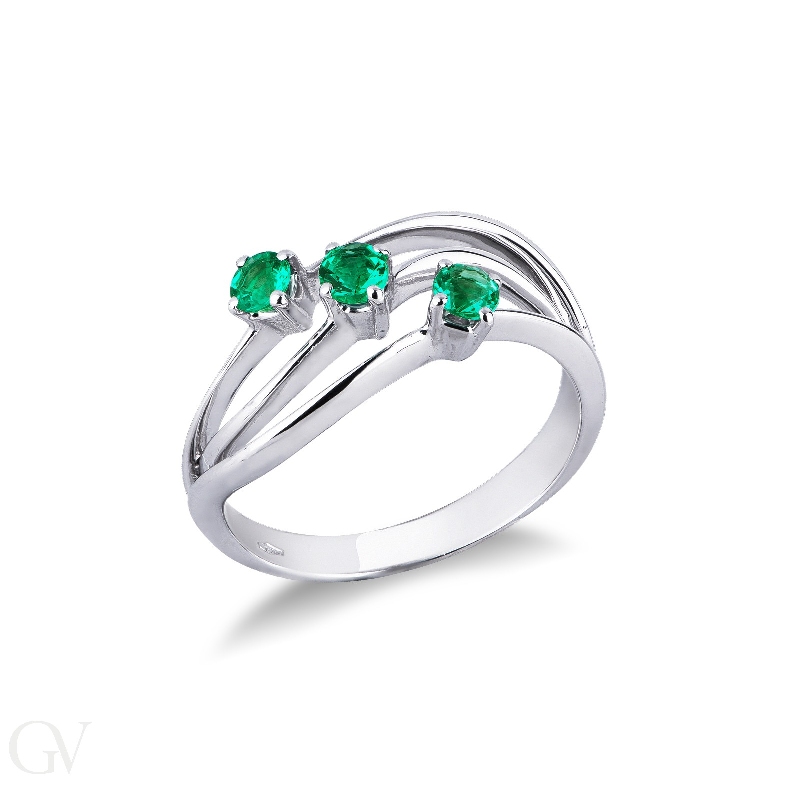 White gold 18k trilogy ring with emeralds