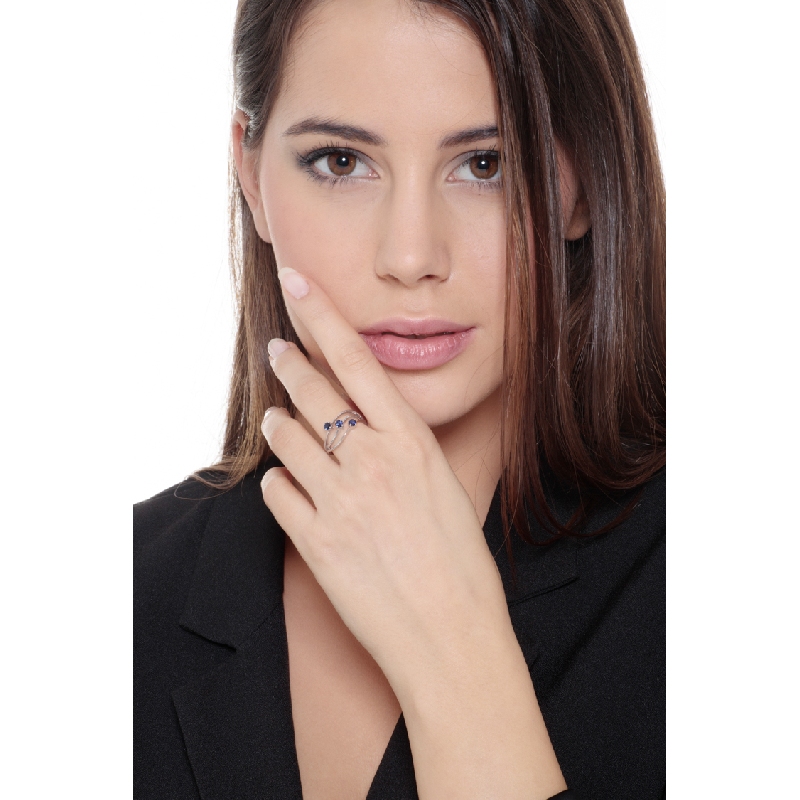 White gold 18k trilogy ring with blue sapphires