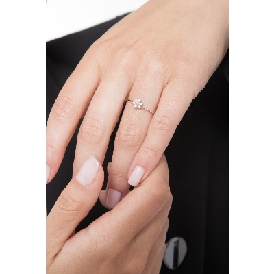 Sinous ring in white gold 18k with diamonds 