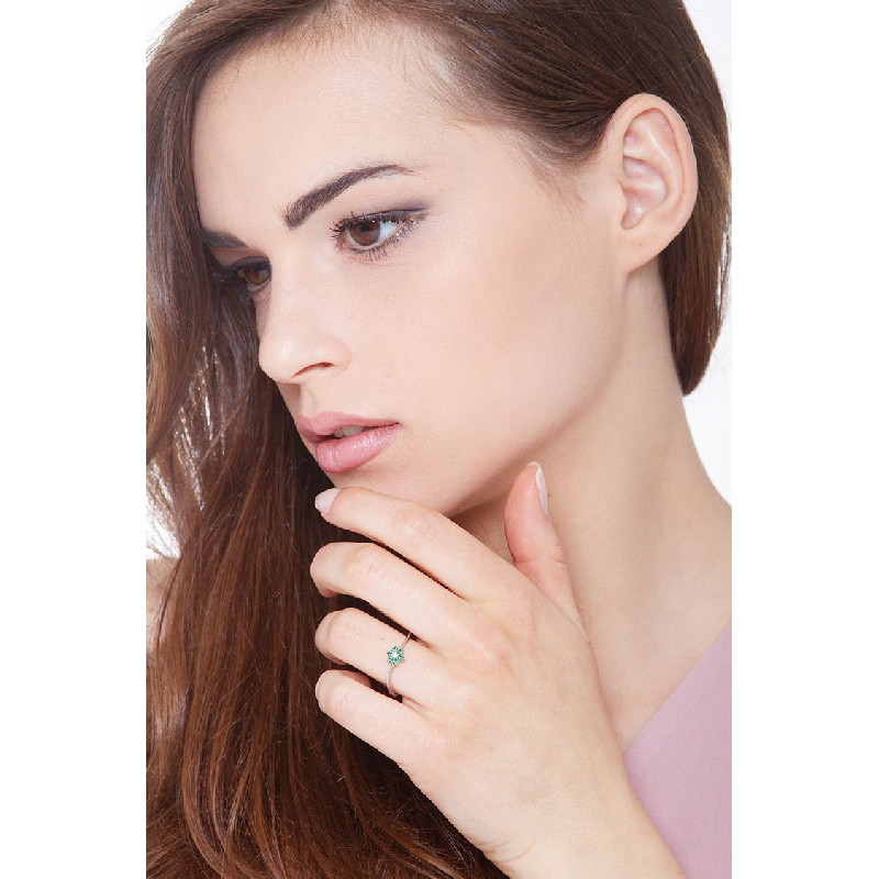 18k white gold ring with diamonds and emeralds