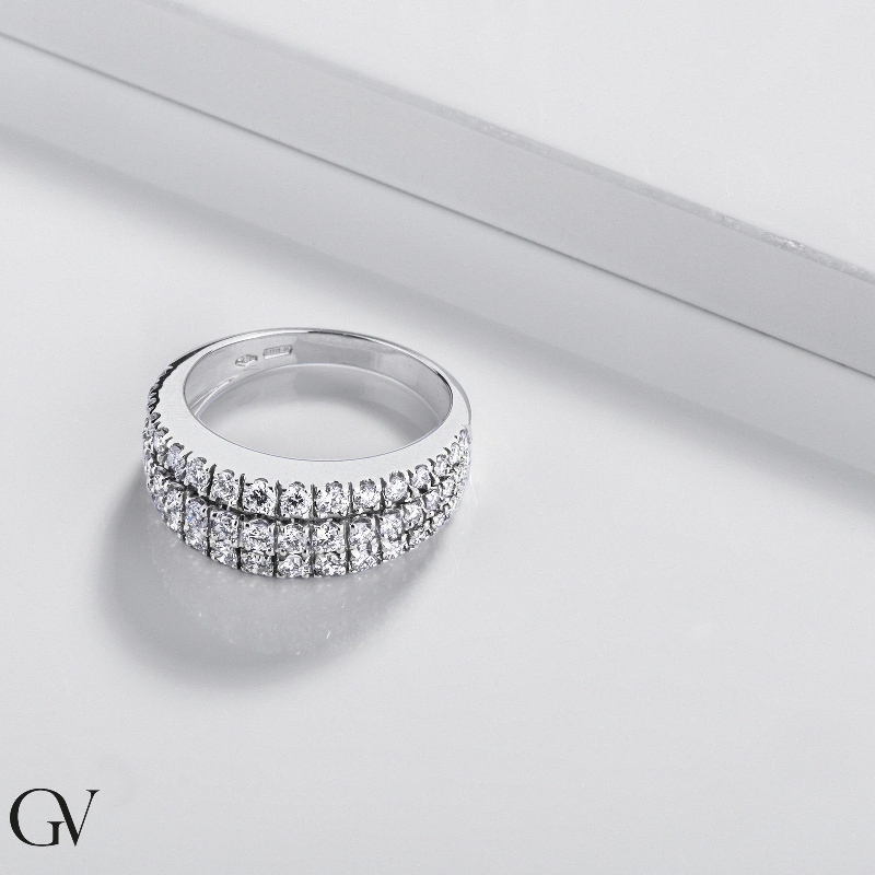 18k white gold band ring with 3 rows of diamonds 