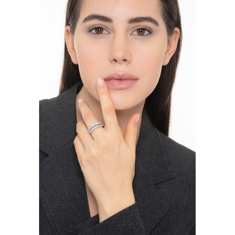 18k white gold band ring with 3 rows of diamonds 