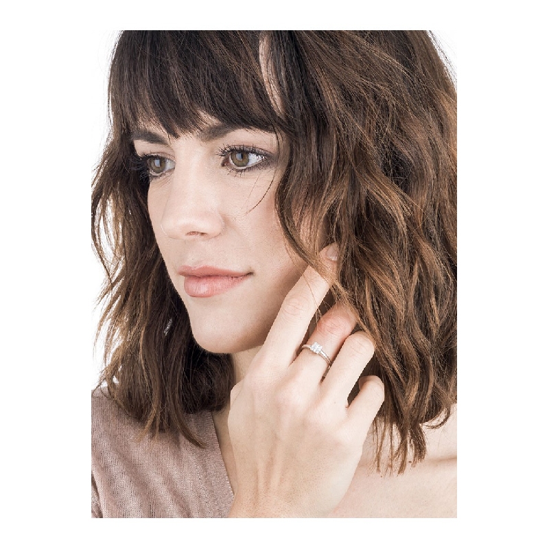 White gold 18k ring with diamonds squared