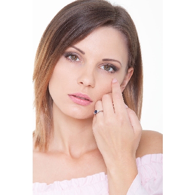 18k white gold ring with diamonds and sapphire