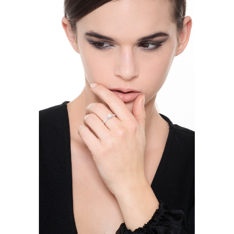 Solitaire ring white gold 18k with diamond shoulder set