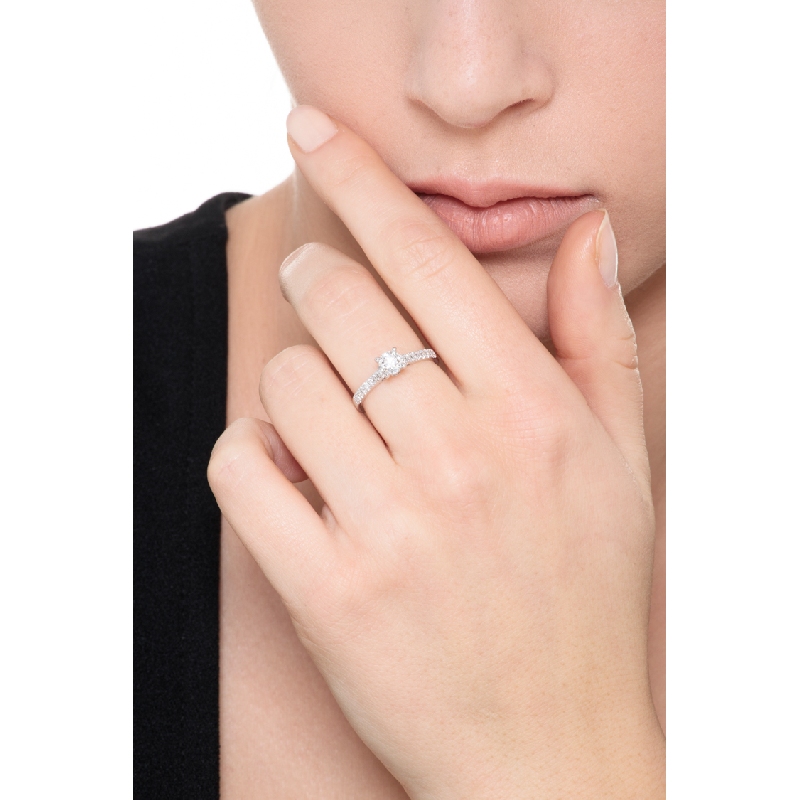 Solitaire ring white gold 18k with diamond shoulder set