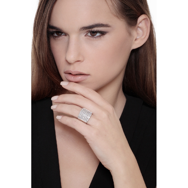 Anello in Oro Bianco 18k e diamanti a scalare