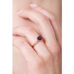 Rosé gold 18k ring with a blue sapphire heart cut and diamonds  2