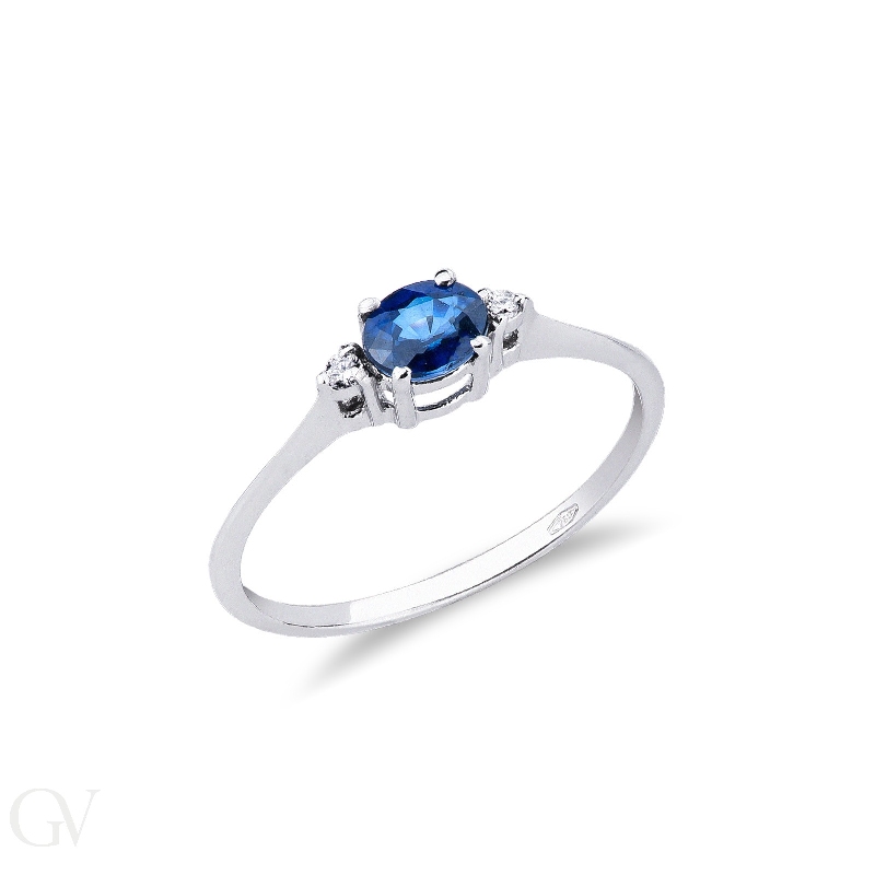 White gold 18k ring with a blue sapphire oval cut and lateral diamonds 