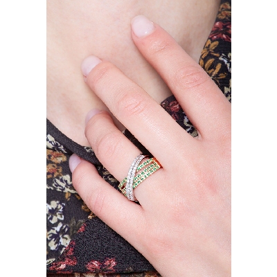 18k rosé and white gold ring with crossings of emeralds and diamonds 