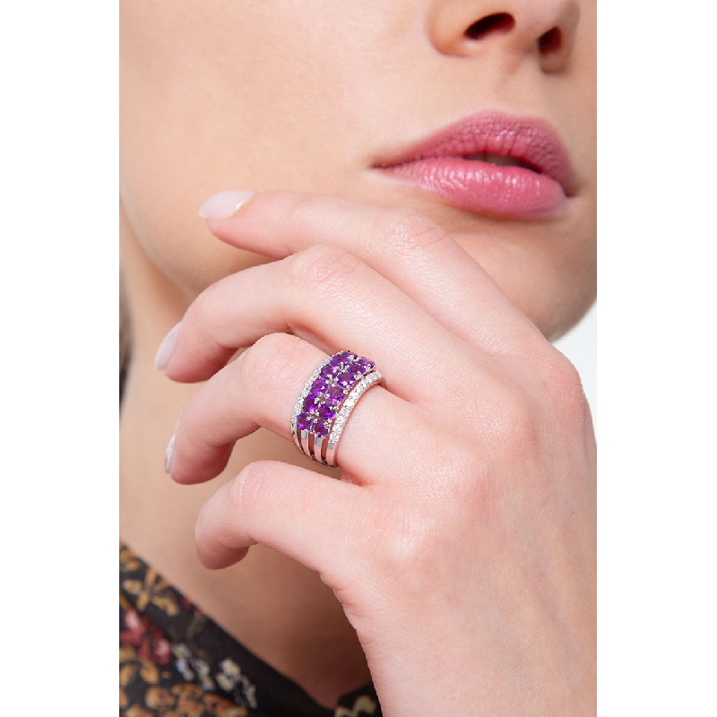 18k white gold band ring with amethysts and diamonds 