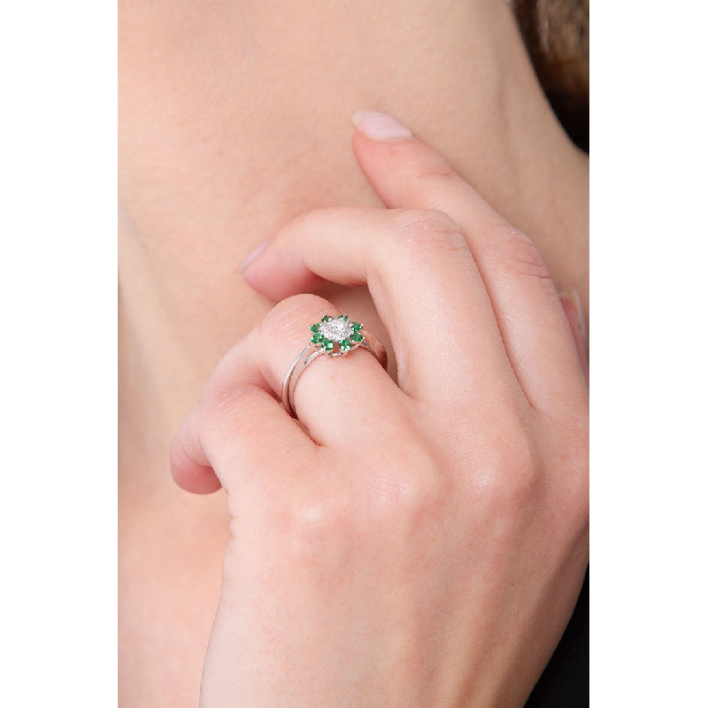 18k white gold ring with halo emeralds and diamonds 