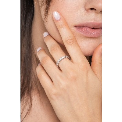 Anello fedina in Oro Bianco 18k con diamanti a scalare, ct 0.90