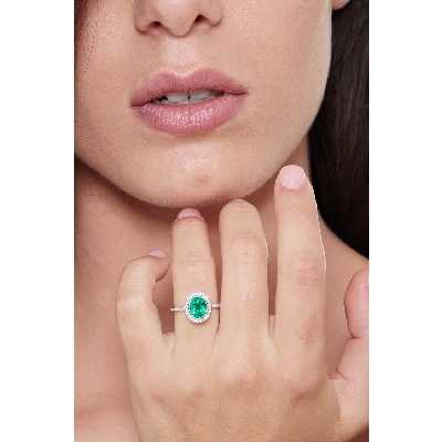 White gold 18k halo ring with emerald and diamonds white gold 18k 