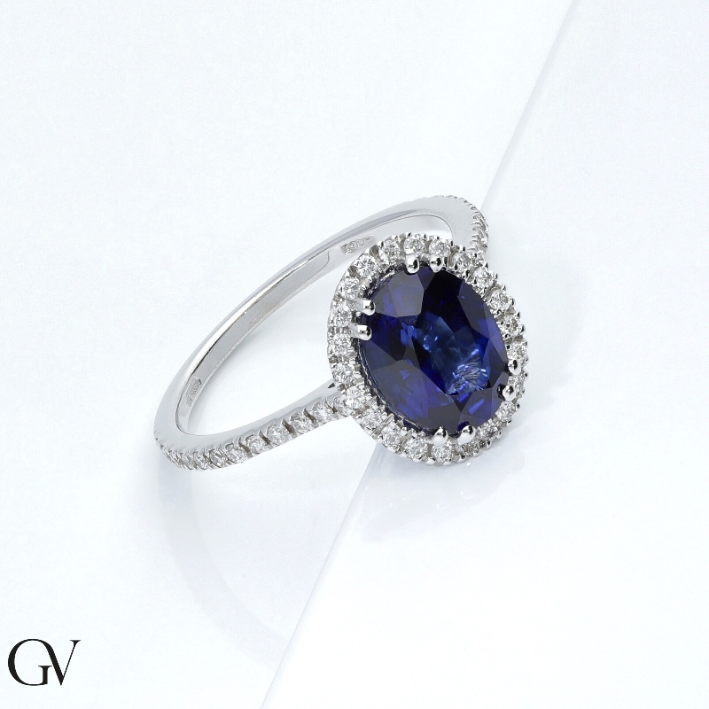 18k white gold halo ring with blue oval sapphire and diamond shoulder set 