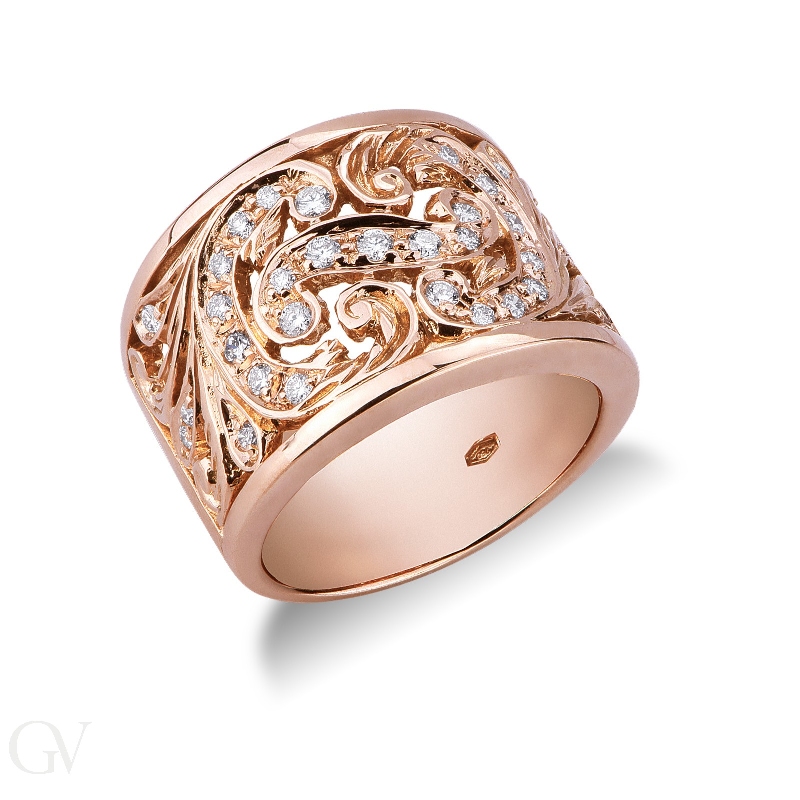 Band ring with embroidery and diamonds in rosé gold 18k