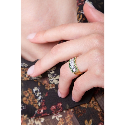 18k yellow gold band ring with diamonds and emeralds
