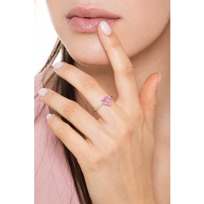 18k white gold ring with a pink sapphire heart cut 