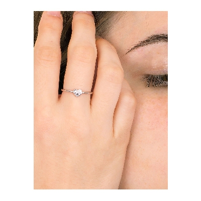 18k white gold ring with little diamonds heart 