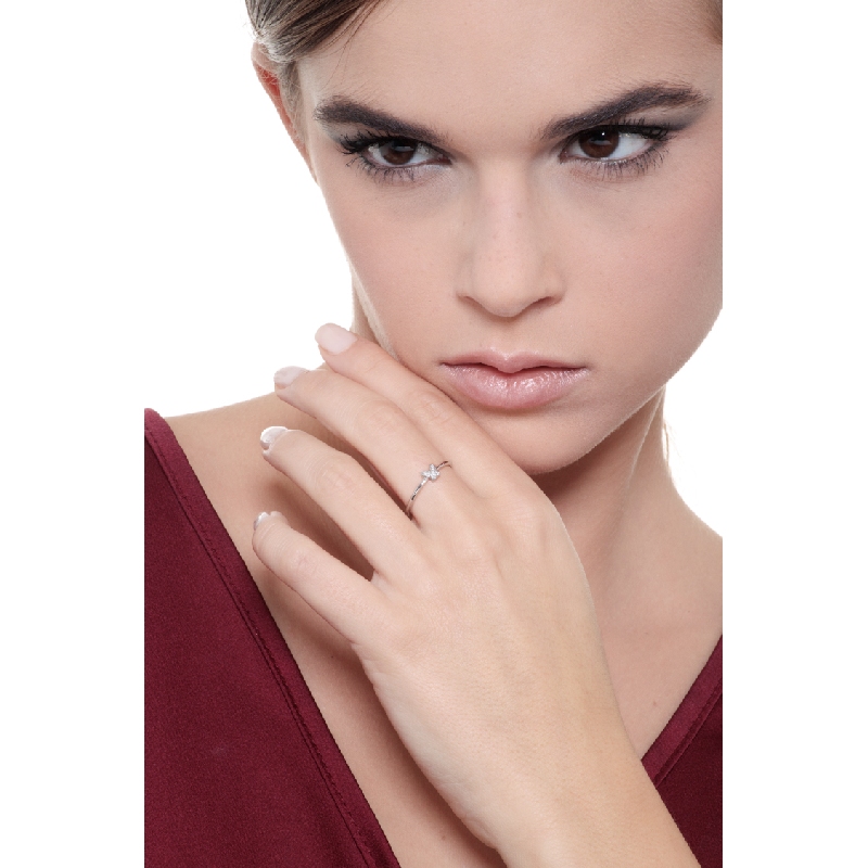 18k white gold ring with little diamonds butterfly