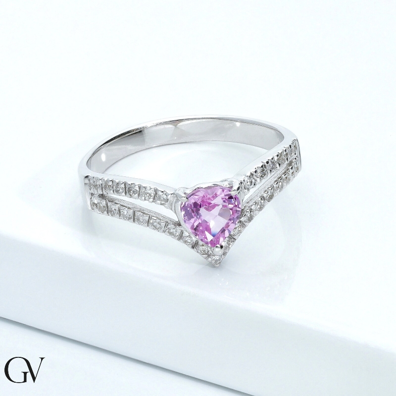 White gold 18k ring with pink sapphire heart cut and diamonds 