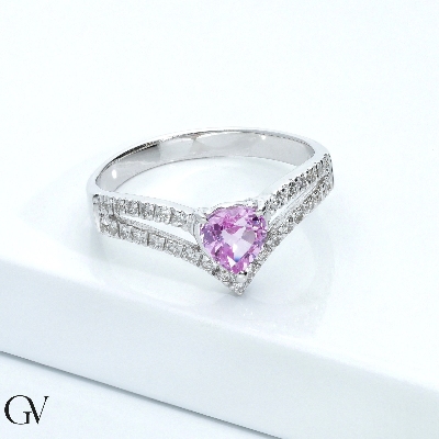 White gold 18k ring with pink sapphire heart cut and diamonds 
