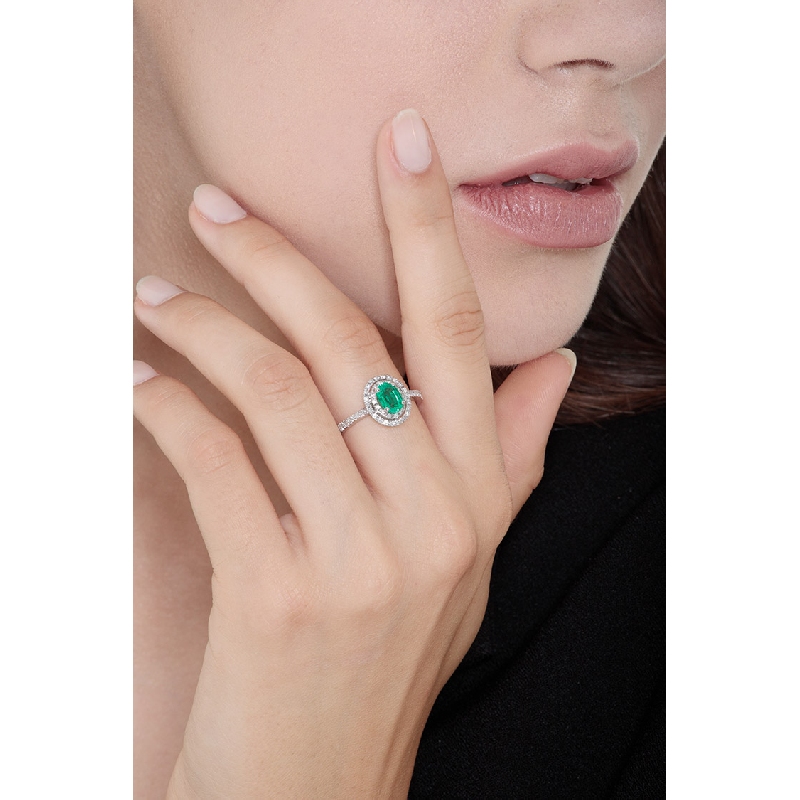 White gold 18k halo ring with emerald oval cut and diamonds 
