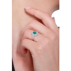 White gold 18k with oval cut emerald and diamonds 2